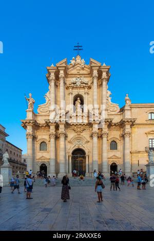 Chiesa Cattedrale Natività di Maria Santissima, Piazza Duomo, Ortigia, Syracuse, Sicile, Italie Banque D'Images