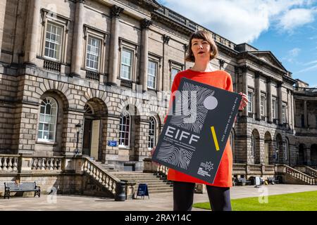 Édimbourg, Écosse, Royaume-Uni, 6 juillet 2023. Lancement du Festival international du film d'Édimbourg : Kate Taylor, directrice du programme, lance le programme du festival au Old College Quad. Crédit : Sally Anderson/Alamy Live News Banque D'Images