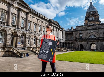 Édimbourg, Écosse, Royaume-Uni, 6 juillet 2023. Lancement du Festival international du film d'Édimbourg : Kate Taylor, directrice du programme, lance le programme du festival au Old College Quad. Crédit : Sally Anderson/Alamy Live News Banque D'Images