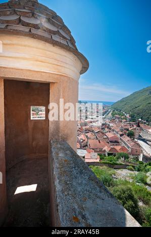 Italie, Ligurie, Finalborgo, Finalborgo vue depuis le château de San Giovanni Banque D'Images