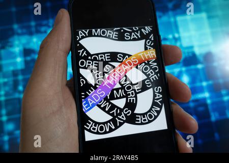 Edimbourg, Royaume-Uni,. 6 juillet 2023. Détail du logo de l'application threads sur l'écran du téléphone intelligent. L'application threads est mise en ligne aujourd'hui . Threads est un rival Twitter produit par Meta et est conçu pour être intégré à Instagram. Iain Masterton/Alamy Live News Banque D'Images