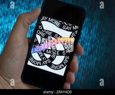 Edimbourg, Royaume-Uni,. 6 juillet 2023. Détail du logo de l'application threads sur l'écran du téléphone intelligent. L'application threads est mise en ligne aujourd'hui . Threads est un rival Twitter produit par Meta et est conçu pour être intégré à Instagram. Iain Masterton/Alamy Live News Banque D'Images
