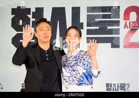 Lee sang-min et Kim Shin-Rok, 3 juillet 2023 : les acteurs Lee sang-min (L) et Kim Shin-Rok posent lors d'une conférence de presse pour la série originale de Disney 'Shadow Detective Season 2' à Séoul, Corée du Sud. Crédit : Lee Jae-won/AFLO/Alamy Live News Banque D'Images