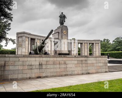 Mémorial soviétique de guerre (Sowjetisches Kriegerdenkmal) à Berlin, Allemagne Banque D'Images