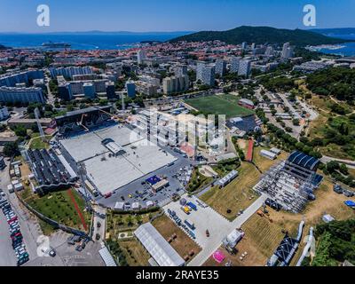 Zagreb, Hrvatska. 06 juillet 2023. Vue aérienne du Park Mladezi Stadium lors d'une dernière préparation pour le festival de musique Ultra Europe Festival 2023 au Park Mladezi à Split, Croatie, le 5 juillet 2023. Photo : Zvonimir Barisin/PIXSELL crédit : Pixsell/Alamy Live News Banque D'Images