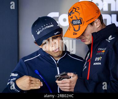 6 juillet 2023. SILVERSTONE - Nyck de Vries (AlphaTauri) et Max Verstappen (Red Bull Racing) sur le circuit de Silverstone avant le Grand Prix de Grande-Bretagne. ANP SEM VAN DER WAL netherlands Out - belgique Out Credit : ANP/Alamy Live News Banque D'Images