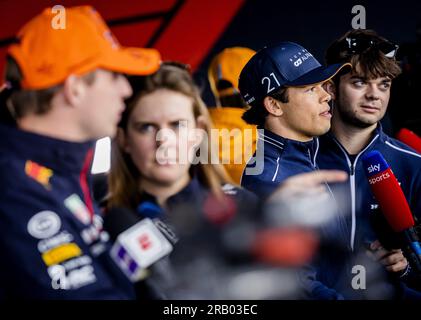 6 juillet 2023. SILVERSTONE - Nyck de Vries (AlphaTauri) et Max Verstappen (Red Bull Racing) s'adressent à la presse sur le circuit de Silverstone à l'approche du Grand Prix de Grande-Bretagne. ANP SEM VAN DER WAL crédit : ANP/Alamy Live News Banque D'Images