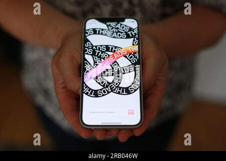 Londres, Royaume-Uni. 06 juillet 2023. Meta a officiellement lancé mercredi 5 juillet une nouvelle application appelée threads, son rival textuel de Twitter. Crédit : Waldemar Sikora/Alamy Live News Banque D'Images