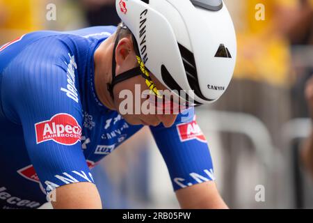 Bilbao, Espagne - 1 juillet 2023 : le cycliste JASPER PHILIPSEN, de l'équipe ALPECIN-DECEUNINCK, lors de la présentation du Tour de France dans le premier s. Banque D'Images