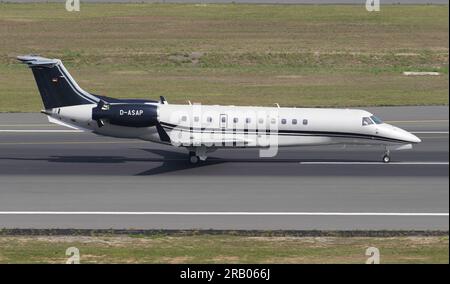 ISTANBUL, TURKIYE - 17 SEPTEMBRE 2022 : vol Hamburg Embraer 135BJ (1230) atterrissage à l'aéroport international d'Istanbul Banque D'Images