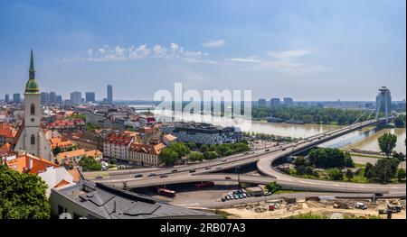 Cathédrale Saint-Martin, Bratislava et le Danube depuis le château, Slovaquie Banque D'Images