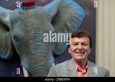 Annaberg Buchholz, Allemagne. 06 juillet 2023. L'acteur tchèque Pavel Travnicek est invité au festival de contes de fées 'fabulix' à Annaberg-Buchholz. Travnicek est devenu connu d'un large public en Allemagne comme Prince charmant aux côtés de Libuse Safrankova dans «trois noisettes pour Cendrillon». Jusqu'au dimanche (09.07.) le festival propose de la musique, des représentations théâtrales, des ateliers et des projections de films. En outre, 31 films seront projetés sous la devise «des forces du bien et du mal» - classiques et nouvelles adaptations, courts et muets ainsi que des films d'animation. Crédit : Hendrik Schmidt/dpa/Alamy Live News Banque D'Images