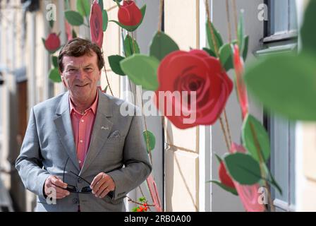 Annaberg Buchholz, Allemagne. 06 juillet 2023. L'acteur tchèque Pavel Travnicek est invité au festival de contes de fées 'fabulix' à Annaberg-Buchholz. Travnicek est devenu connu d'un large public en Allemagne comme Prince charmant aux côtés de Libuse Safrankova dans «trois noisettes pour Cendrillon». Jusqu'au dimanche (09.07.) le festival propose de la musique, des représentations théâtrales, des ateliers et des projections de films. En outre, 31 films seront projetés sous la devise «des forces du bien et du mal» - classiques et nouvelles adaptations, courts et muets ainsi que des films d'animation. Crédit : Hendrik Schmidt/dpa/Alamy Live News Banque D'Images