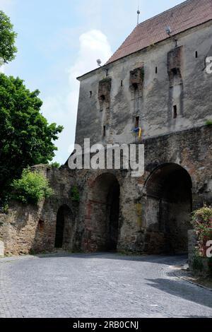 À l'intérieur du mur de la seule citadelle fortifiée vivante, site du patrimoine de l'UNESCO belle et colorée ville de Sighisoara, Transylvanie, Roumanie Banque D'Images