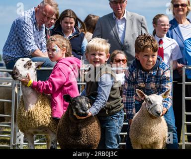 Événement de jugement des enfants dans les jeunes maîtres de moutons, Haddington Agricultural Show, East Lothian, Écosse, Royaume-Uni Banque D'Images