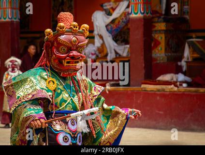 Cham danse avec des lamas masqués au monastère de Lamayuru, Ladakh, Khalatse, Inde Banque D'Images