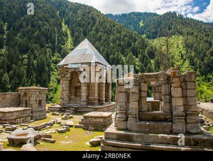 Ruines du temple Naranag sur l'ancien site de pèlerinage hindou, Jammu-et-Cachemire, Kangan, Inde Banque D'Images