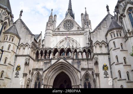 Londres, Royaume-Uni 4 juillet 2023. Vue extérieure des cours royales de justice. Banque D'Images