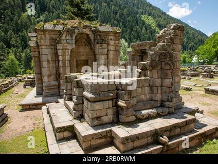 Ruines du temple Naranag sur l'ancien site de pèlerinage hindou, Jammu-et-Cachemire, Kangan, Inde Banque D'Images