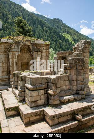 Ruines du temple Naranag sur l'ancien site de pèlerinage hindou, Jammu-et-Cachemire, Kangan, Inde Banque D'Images