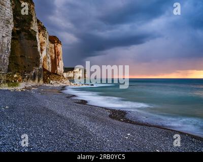 A la Plage des Petites Dalles, Normandie. Banque D'Images