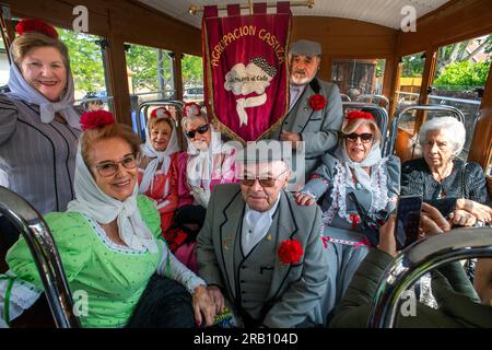 Agrupacion castiza dans le train El Tren de Arganda ou Tren de la Poveda à Arganda del Rey, Madrid, Espagne. En 1990, un groupe d'enthousiastes ferroviaires Banque D'Images