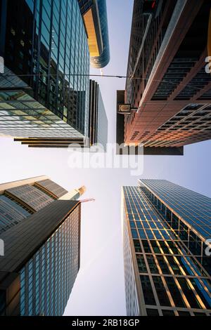 Découvrez la nouvelle Mainzer Landstrasse entre les tours de la banque à Francfort-sur-le-main, Hesse, Allemagne Banque D'Images