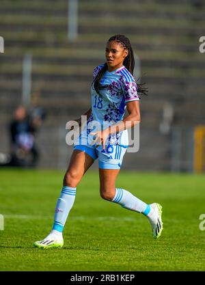 Stade Gladsaxe, Copenhague, Danemark. 05 juillet 2023. Salma Paralluelo (Espagne) regarde lors d’un match amical féminin de l’UEFA, Danemark vs Espagne, au Gladsaxe Stadium, Copenhague, Danemark. Kim Price/CSM/Alamy Live News Banque D'Images