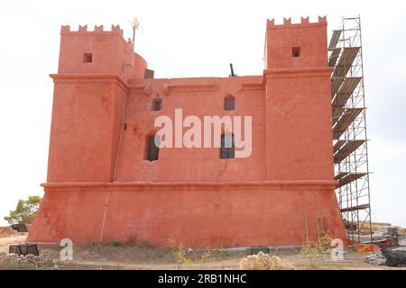 Tour St Agatha (la Tour Rouge) - Mellieha - Malte .la tour rouge de Malte également connue sous le nom de Tour St Agatha, a été construite en 1649 par les chevaliers de sa Banque D'Images