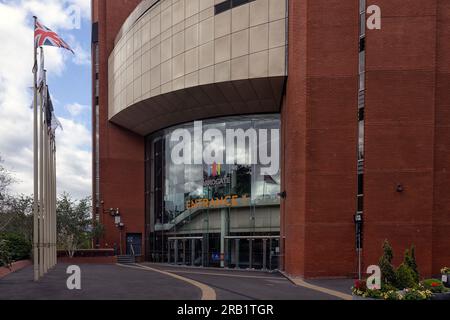 HARROGATE, YORKSHIRE, Royaume-Uni - 02 JUILLET 2023 : entrée au Harrogate Convention Centre avec panneau Banque D'Images