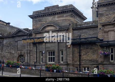 HARROGATE, YORKSHIRE, Royaume-Uni - 02 JUILLET 2023 : vue extérieure du bâtiment des bains turcs Banque D'Images