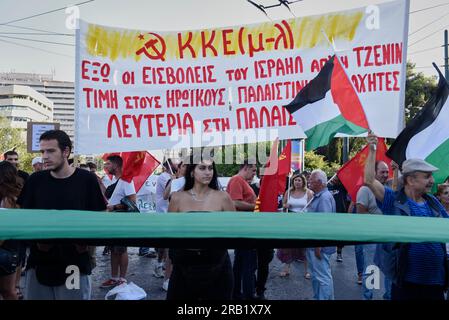 Athènes, Grèce. 6 juillet 2023. Les manifestants crient des slogans contre Israël et les États-Unis et brandissent des drapeaux palestiniens. Des Palestiniens et des gauchistes en solidarité avec eux ont organisé une manifestation devant l'ambassade israélienne au sujet de la récente attaque contre Djénine. (Image de crédit : © Nikolas Georgiou/ZUMA Press Wire) USAGE ÉDITORIAL SEULEMENT! Non destiné à UN USAGE commercial ! Banque D'Images