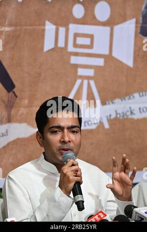 Kolkata, Inde. 06 juillet 2023. KOLKATA, INDE - JUILLET 6 : le secrétaire général du Trinamool Congress (TMC) et député Abhishek Banerjee interagit avec les médias avant l'élection du Panchayat du Bengale occidental 2023 au Club de presse de Kolkata le 6 juillet 2023. À Kolkata, en Inde. La Commission électorale a fixé la date du scrutin pour les élections du Panchayat du Bengale occidental au 8 juillet. (Photo Samir Jana/Hindustan Times/Sipa USA) crédit : SIPA USA/Alamy Live News Banque D'Images