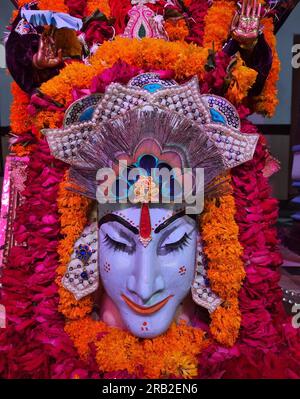 Beawar, Inde. 06 juillet 2023. Sculpture du Seigneur Shiva décorée comme Seigneur Vishnu pendant le mois sacré de Shravan ou Sawan au temple Diggi Mahadev à Beawar.Beawar, Rajasthan, Inde, 6 juillet 2023 : Sculpture du Seigneur Shiva décorée comme Seigneur Vishnu pendant le mois sacré de Shravan ou Sawan au temple Diggi Mahadev à Beawar. Sculpture du Seigneur Shiva décorée comme Seigneur Vishnu pendant le mois sacré de Shravan ou Sawan au temple Diggi Mahadev à Beawar. (Photo Sumit Saraswat/Pacific Press) crédit : Pacific Press Media production Corp./Alamy Live News Banque D'Images