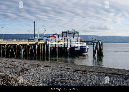 HOMER, AK, États-Unis – 31 MAI 2023 : ville de Homer Port & Harbor, MV Tustumena au quai des ferries, qui fait partie du réseau routier maritime de l'Alaska Banque D'Images