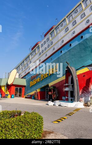 Panama City Beach, FL - 27 juin 2023 : Ripley's Believe IT or Not! musée ouvert en 2006, et ressemble à un bateau de croisière. Banque D'Images