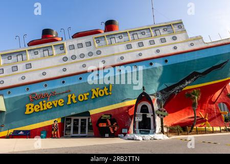 Panama City Beach, FL - 27 juin 2023 : Ripley's Believe IT or Not! musée ouvert en 2006, et ressemble à un bateau de croisière. Banque D'Images