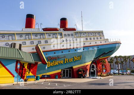 Panama City Beach, FL - 27 juin 2023 : Ripley's Believe IT or Not! musée ouvert en 2006, et ressemble à un bateau de croisière. Banque D'Images