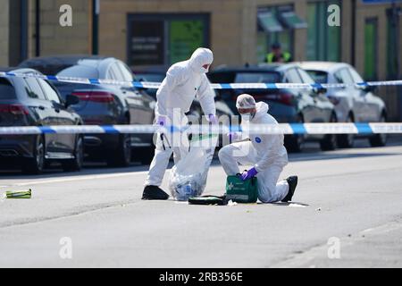 Photo de dossier datée du 13/06/2023 d'officiers de police judiciaire sur Ilkeston Road, Nottingham des enquêtes sur la mort de deux étudiants universitaires et d'un gardien d'école qui ont été tués dans une attaque à Nottingham doivent ouvrir à Nottingham coroner's court . Date de parution : Vendredi 7 juillet 2023. Banque D'Images