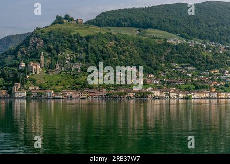 Vue panoramique de Morcote et Vico, Suisse, dans la lumière du matin Banque D'Images