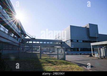 Itzehoe, Allemagne. 07 juillet 2023. Vue de l'entrée du China Logistic Center, où le procès pour meurtre et tentative de meurtre dans l'affaire de l'attaque au couteau dans le train près de Brokstedtvor commence vendredi au tribunal régional d'Itzehoe. Crédit : Christian Charisius/dpa/Alamy Live News Banque D'Images