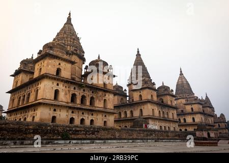 Cénotaphes royaux à Orchha dans le Madhya Pradesh, Inde. Banque D'Images