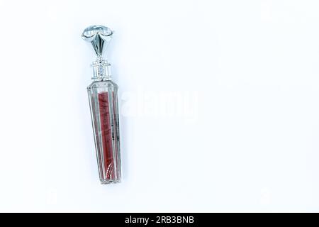 Explorez un spectre de couleurs avec notre collection cosmétique captivante. Découvrez les rouges à lèvres et ombres à paupières parfaits pour améliorer votre éclat. Banque D'Images