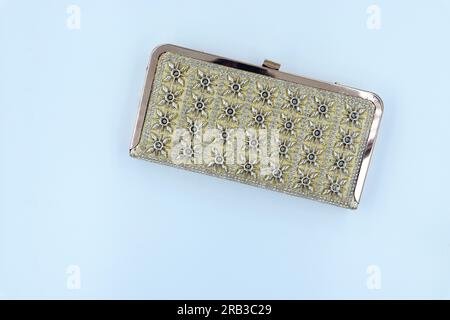 Explorez un spectre de couleurs avec notre collection cosmétique captivante. Découvrez les rouges à lèvres et ombres à paupières parfaits pour améliorer votre éclat. Banque D'Images