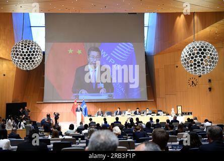 Genève, Suisse. 6 juillet 2023. Shen Changyu, directeur de l’Administration nationale chinoise de la propriété intellectuelle, prend la parole lors d’une activité marquant le 50e anniversaire de la coopération entre la Chine et l’Organisation mondiale de la propriété Intellectuelle (OMPI) à Genève, en Suisse, le 6 juillet 2023. Une série d’activités marquant le 50e anniversaire de la coopération entre la Chine et l’OMPI a eu lieu jeudi à Genève. Crédit : Lian Yi/Xinhua/Alamy Live News Banque D'Images