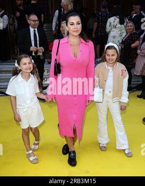 Londres, Royaume-Uni. 06 juillet 2023. Imogen Thomas (au centre) a assisté à la soirée de presse pour 'The Wizard of Oz' au London Palladium. Crédit : SOPA Images Limited/Alamy Live News Banque D'Images