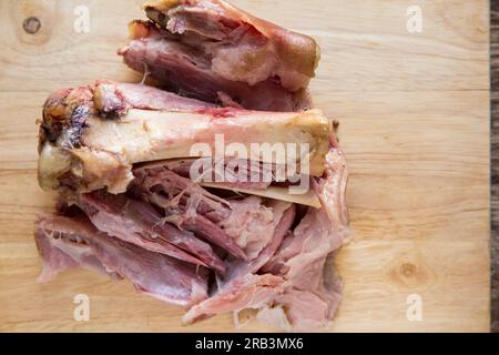 Un jarret de gammon britannique qui a été cuit lentement et laissé refroidir avant de faire une terrine maison. Angleterre Royaume-Uni GB Banque D'Images