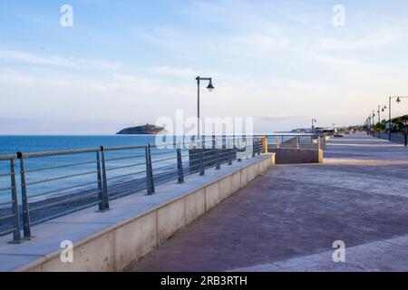 Panorama de la ville de la partie côtière de la ville de Diamante, Campanie, Italie. Promenade côtière au petit matin de la ville, région de Calabre. Banque D'Images