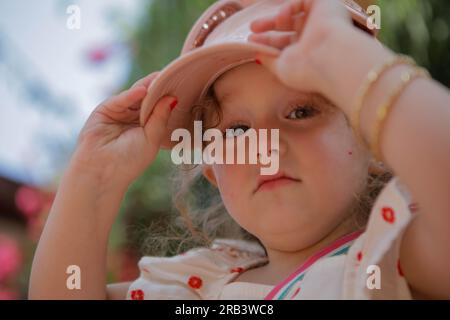 29 juin 2023 : Mersin, Turkiye. 26 juin 2023. Les enfants visitent le quartier Liparis de la ville de Mersin pendant la fête musulmane de l'Aïd Al-Adha. Mersin est une ville portuaire située le long de la côte méditerranéenne du sud de la Turquie (crédit image : © Zakariya Yahya/IMAGESLIVE via ZUMA Press Wire) À USAGE ÉDITORIAL SEULEMENT! Non destiné à UN USAGE commercial ! Banque D'Images