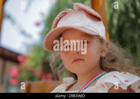 29 juin 2023 : Mersin, Turkiye. 26 juin 2023. Les enfants visitent le quartier Liparis de la ville de Mersin pendant la fête musulmane de l'Aïd Al-Adha. Mersin est une ville portuaire située le long de la côte méditerranéenne du sud de la Turquie (crédit image : © Zakariya Yahya/IMAGESLIVE via ZUMA Press Wire) À USAGE ÉDITORIAL SEULEMENT! Non destiné à UN USAGE commercial ! Banque D'Images